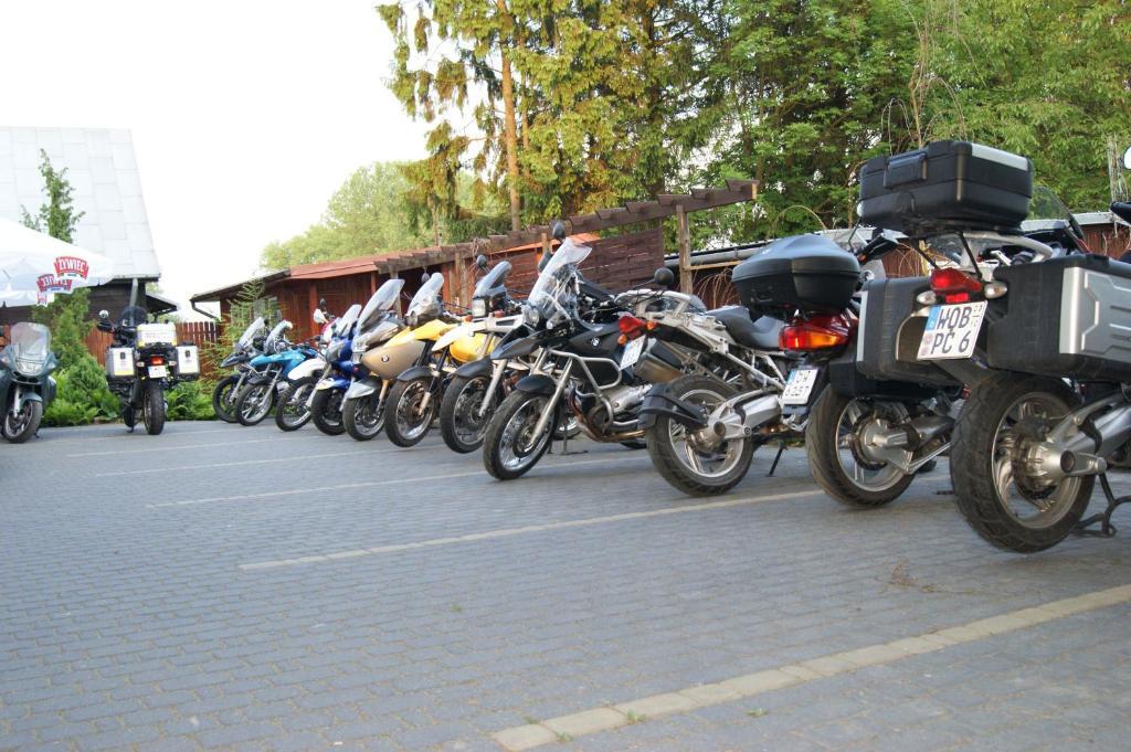 Dom Wczasowy Nadrzecze Brok Exterior foto